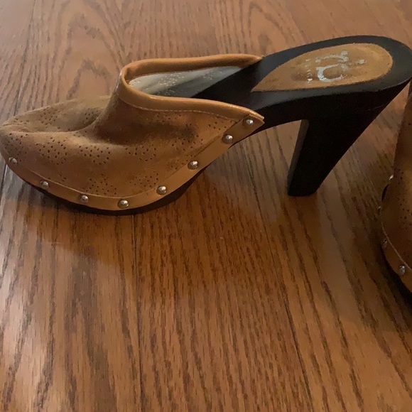 Heels - Picture 3 of 4